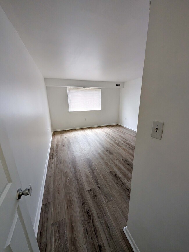 Building Photo - 11402 Cherry Hill Rd