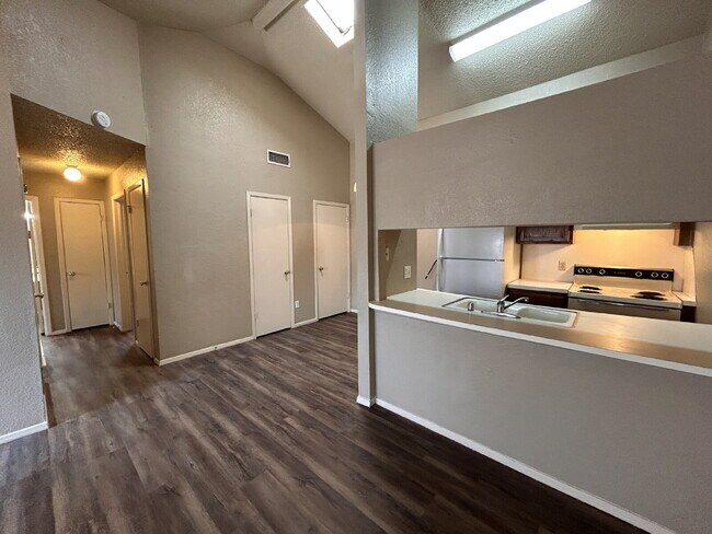 Building Photo - nice 2/1 duplex in North Lubbock