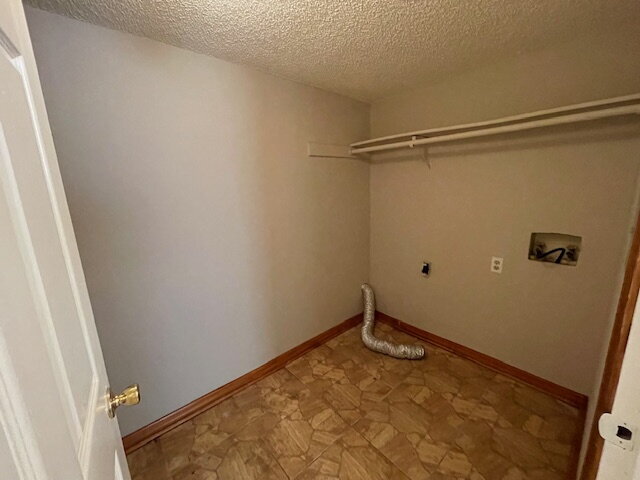 Building Photo - Updated 3BR/2BA Home with Fenced Backyard in Dunn Ave / Highlands Area