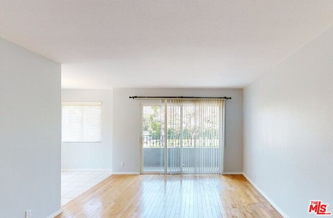 Building Photo - 2308 Schader Dr