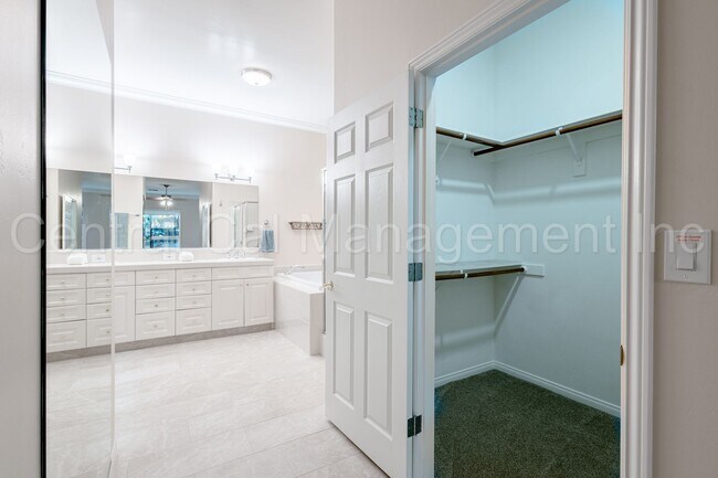 Building Photo - 3 Bedroom/2Bath Home the Greens at Seven O...