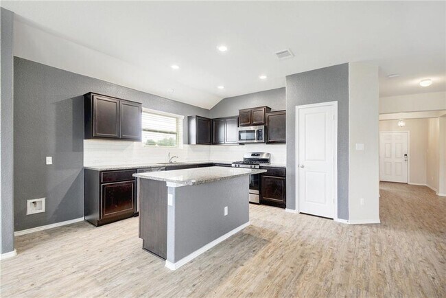 Building Photo - 21716 Windmill Ranch Ave
