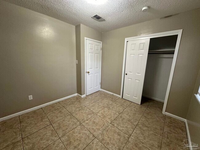 Building Photo - 2810 Donley St