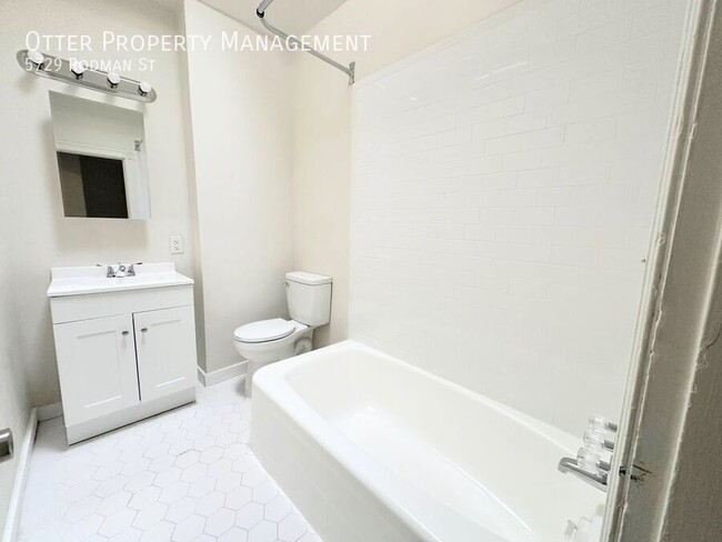 Building Photo - 3BR/1.5BA Lovely Cobbs Creek Home