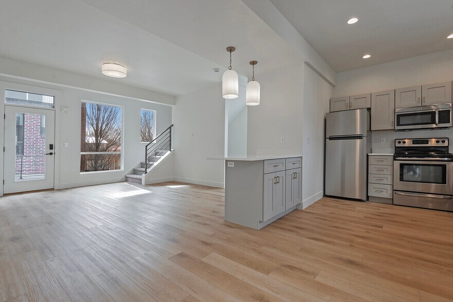 Building Photo - 1716 S 900 E