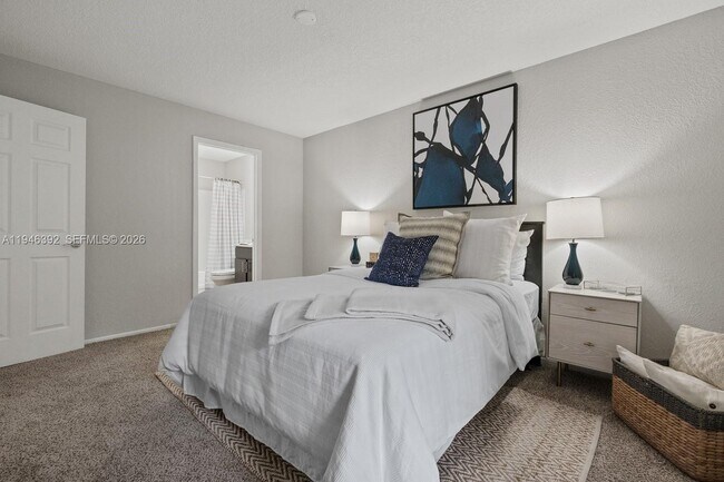 Building Photo - 3101 Port Royale Blvd