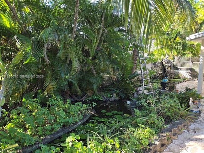 Building Photo - 301 SW 5th St