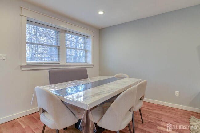 Building Photo - 30 Clara Dr