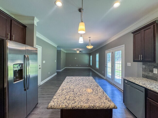 Building Photo - Beautiful 4 Bed 2.5 Bath Home in North Fayetteville