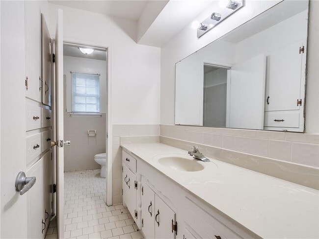 Building Photo - 917 Vickie Dr