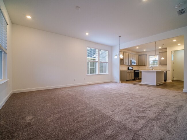 Building Photo - "Charming 2-Bed, 2-Bath Belmont Gem with Elegant Design"