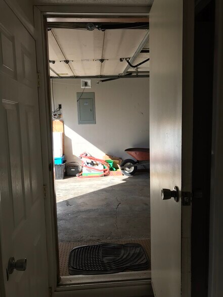 Garage (Panel) - 2568A Grouse Ridge