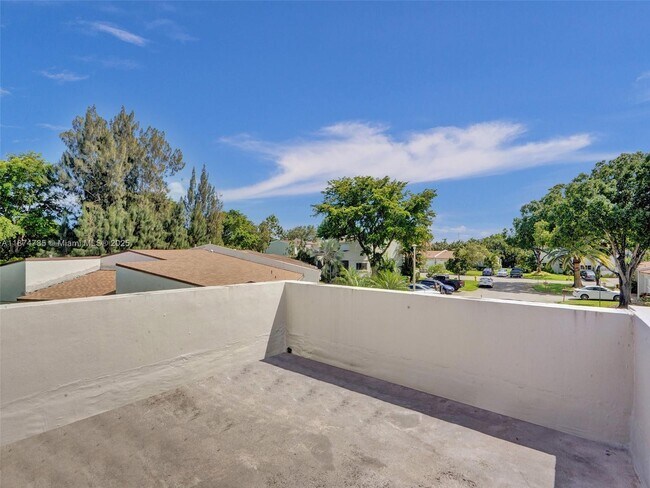 Building Photo - 8662 Bridle Path Ct