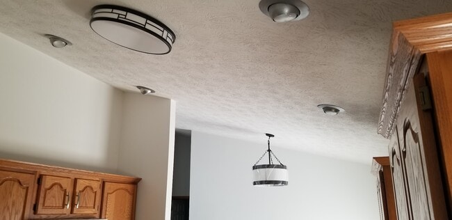 Building Photo - 513 Armand Dr