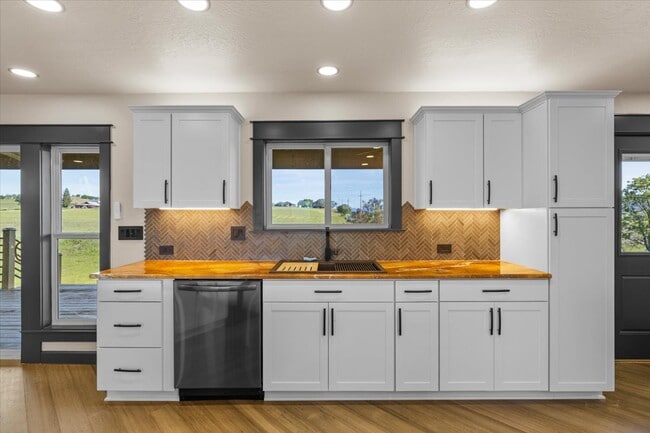 Building Photo - 2477 Coker Butte Rd