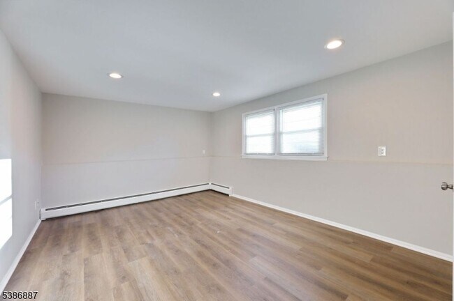 Building Photo - 71 Roosevelt St