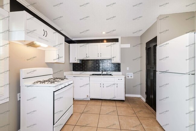 Building Photo - 6700 E 109 St