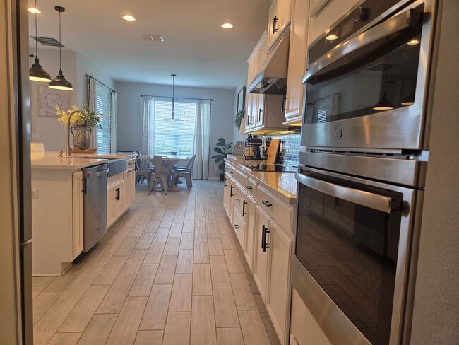 Building Photo - Two Story in Gated Lakeview Preserve