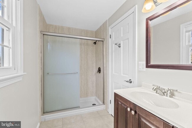 Building Photo - 6321 Higham Dr