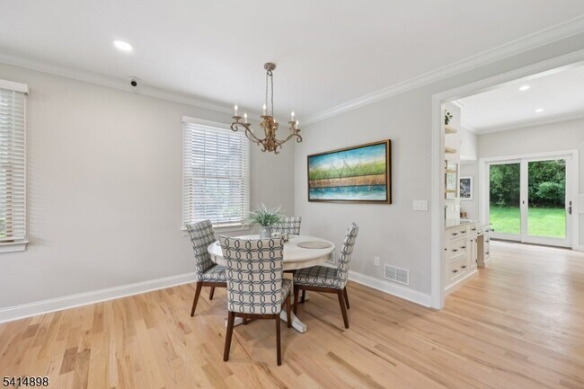 Building Photo - 5 Shores Rd