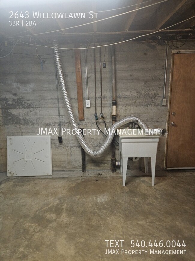 Building Photo - 2643 Willowlawn St