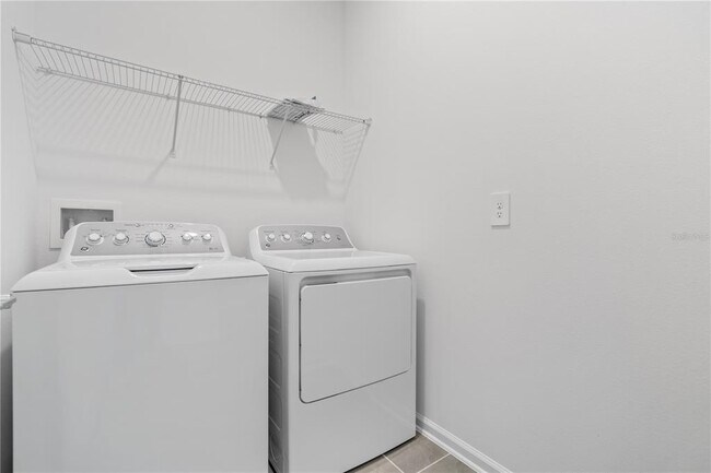 Building Photo - 849 Daring Dr