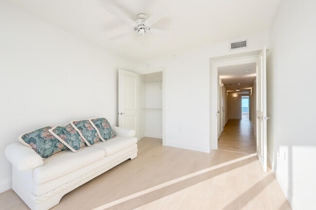 Building Photo - 800 Ocean Dr