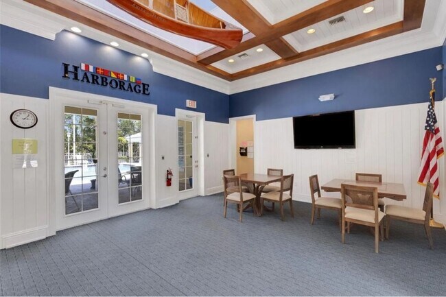 Building Photo - ANNUAL UNFURNISHED 2 bed 2 bath ground flo...