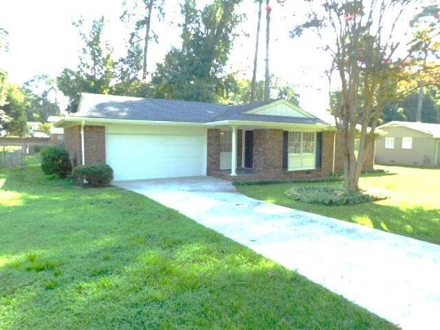Primary Photo - 879 Forest Ridge Dr SE