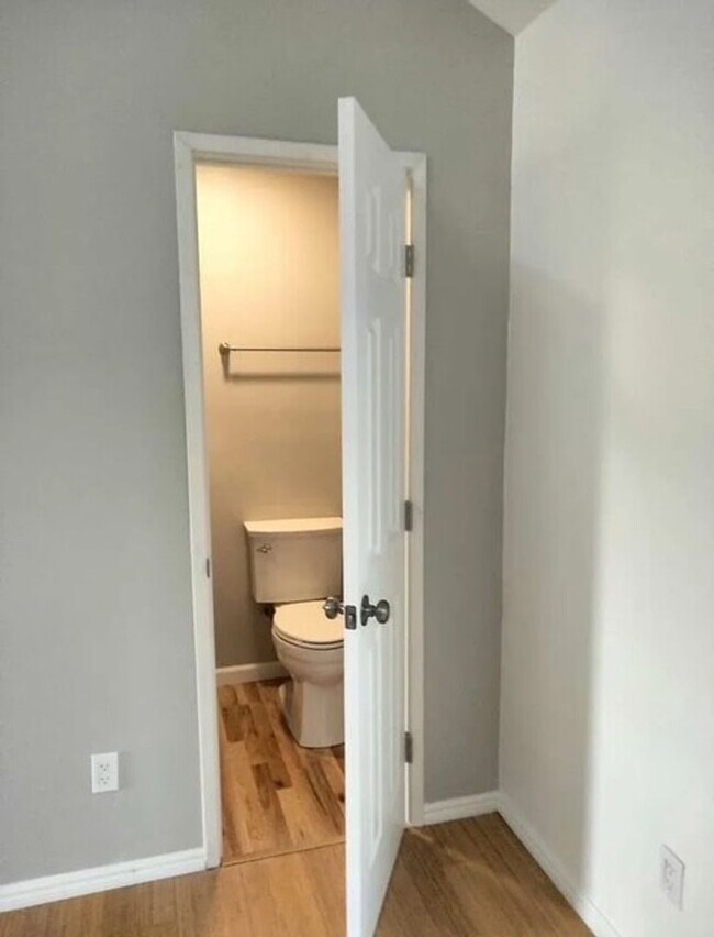 Building Photo - Charming 1 Bedroom/1.5 Bath Apartment With Loft