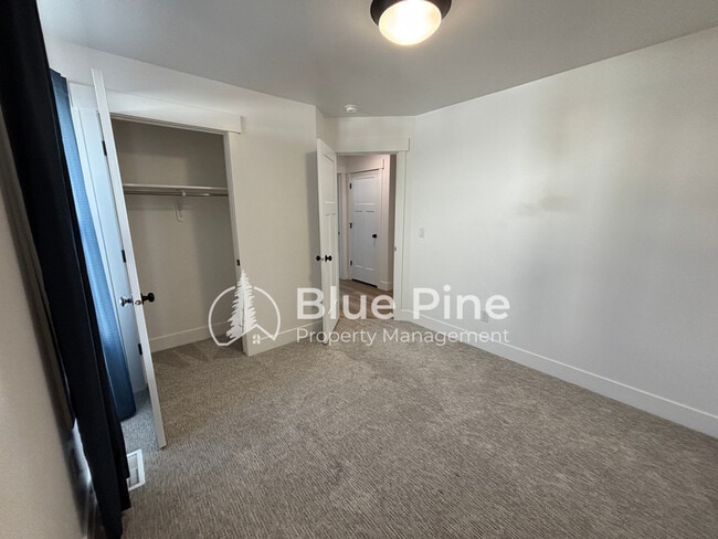 Building Photo - 4403 E Hatch Holw Ln