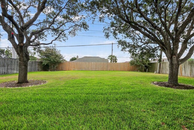Building Photo - 8114 Etienne Dr