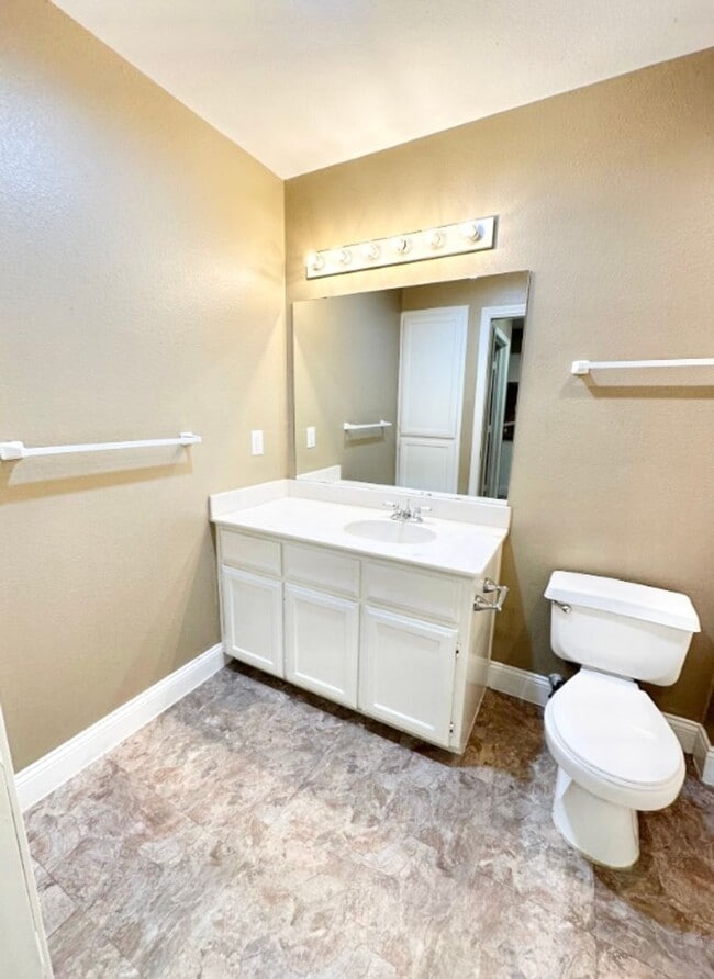 Building Photo - Perfect Student Retreat – Private 1BR Cottage with Washer/Dryer Near UNT