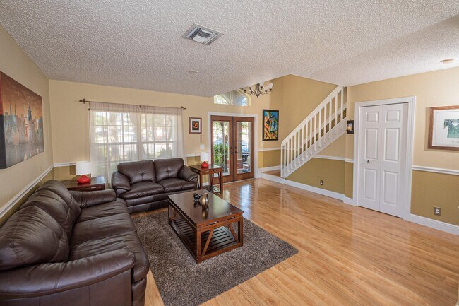 Building Photo - 1490 S Club Dr