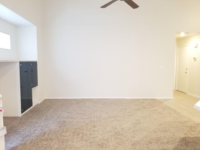 Building Photo - Ready now !!!! COZY ONE STORY THREE BEDROO...