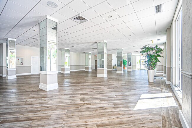 Building Photo - 4250 Galt Ocean Dr