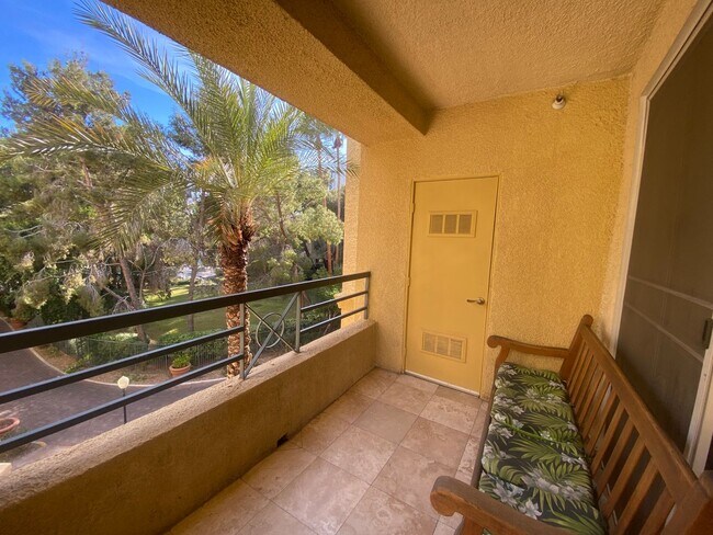 Building Photo - Gorgeous unfurnished 1 bedroom at the fabu...