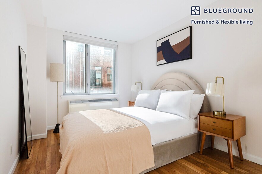 Building Photo - 120 W 21st St