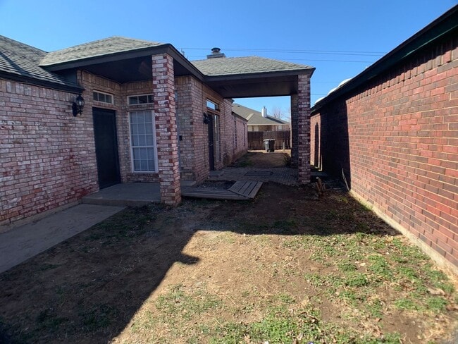 Building Photo - 3 Bed 2 Bath Moore home