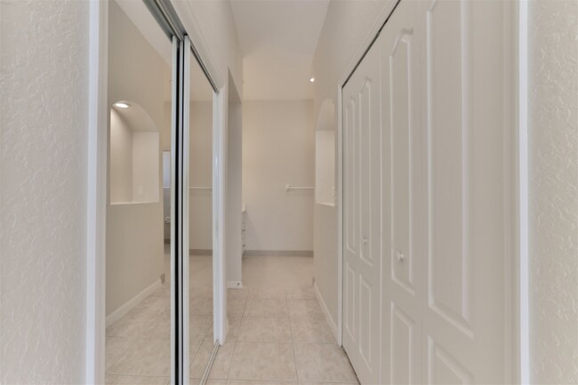 Building Photo - 1161 Siesta Key Cir
