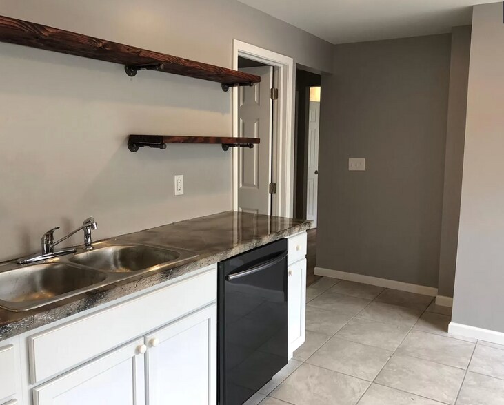 Building Photo - 402 W Ferry St