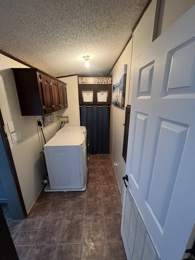 Building Photo - 12 Ray Dr