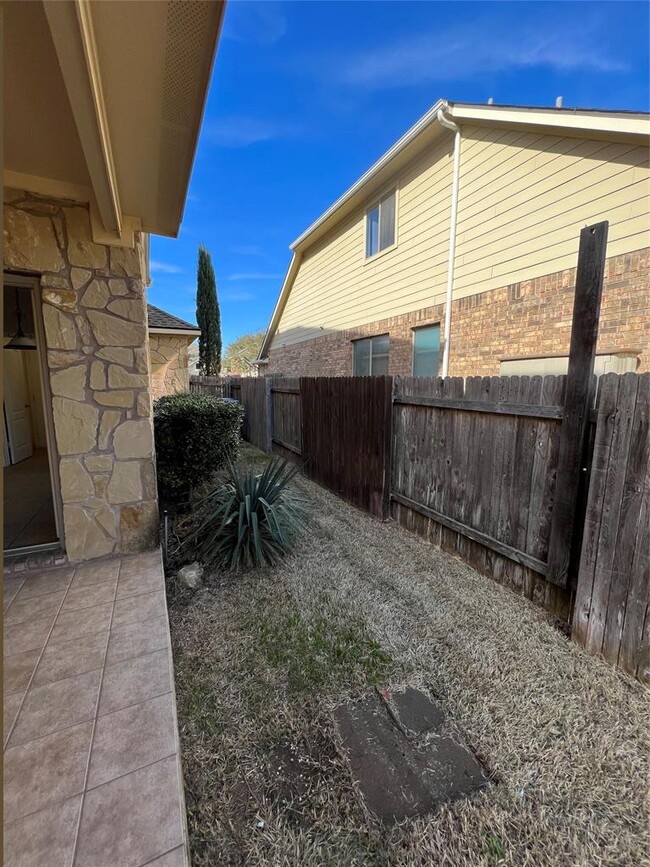 Building Photo - 2443 Salorn Way