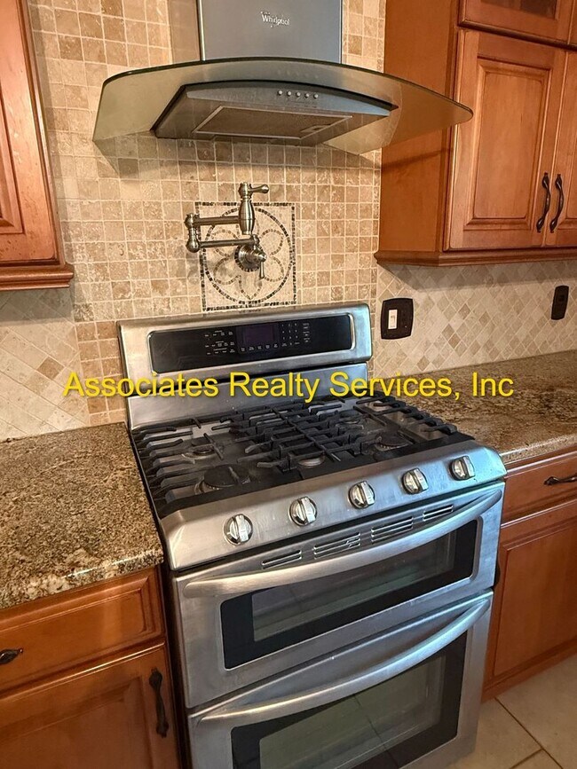 Building Photo - COMING SOON!!! Beautiful 4bed/3bath Corner Lot in Suburban Heights