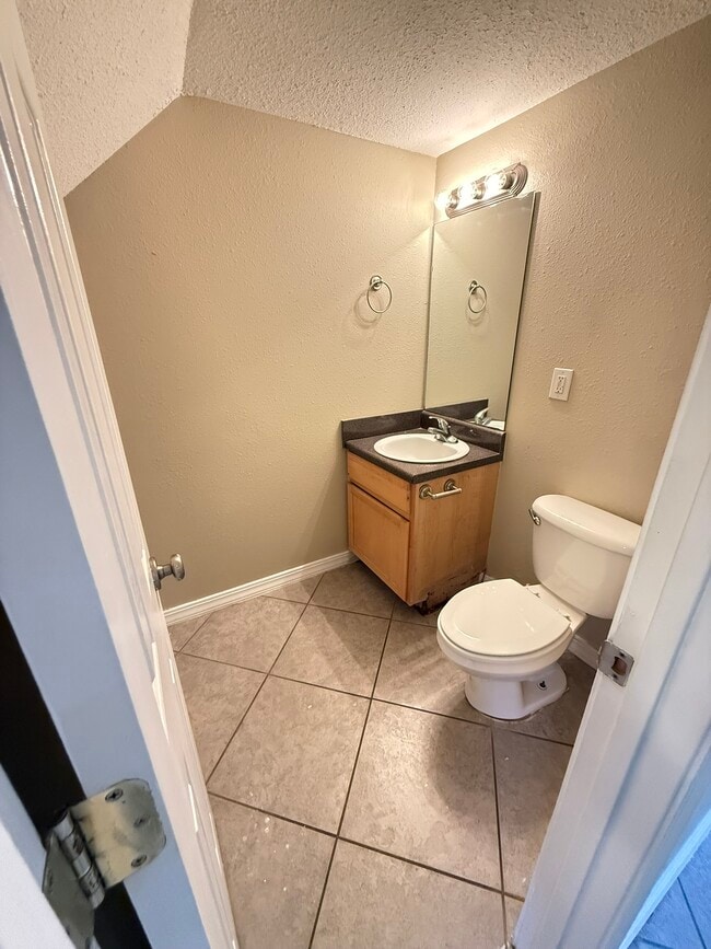 Building Photo - 1625 Martin Bluff Rd