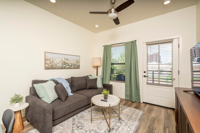 Building Photo - 475 N 9th St