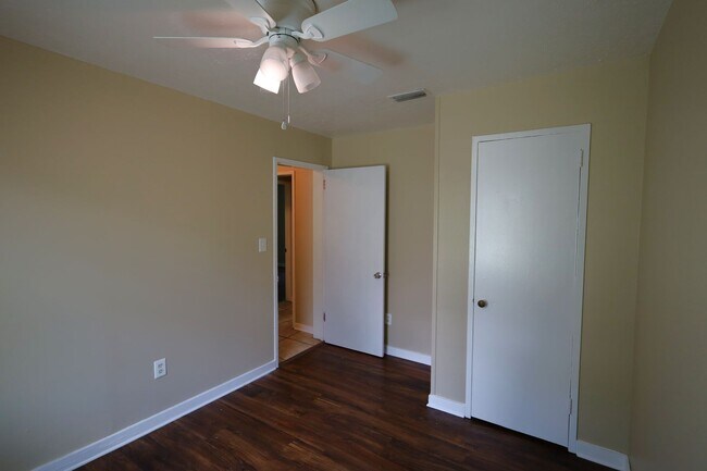 Building Photo - 1700 Clover Dr
