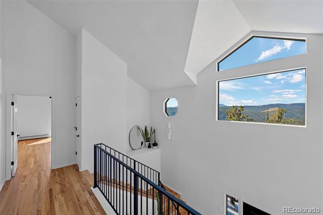 Building Photo - 319 S Peak Rd