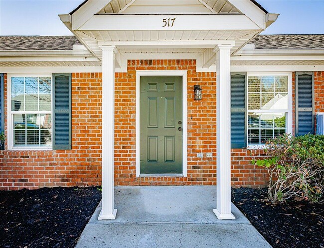 Building Photo - 517 Edgecliff Ln