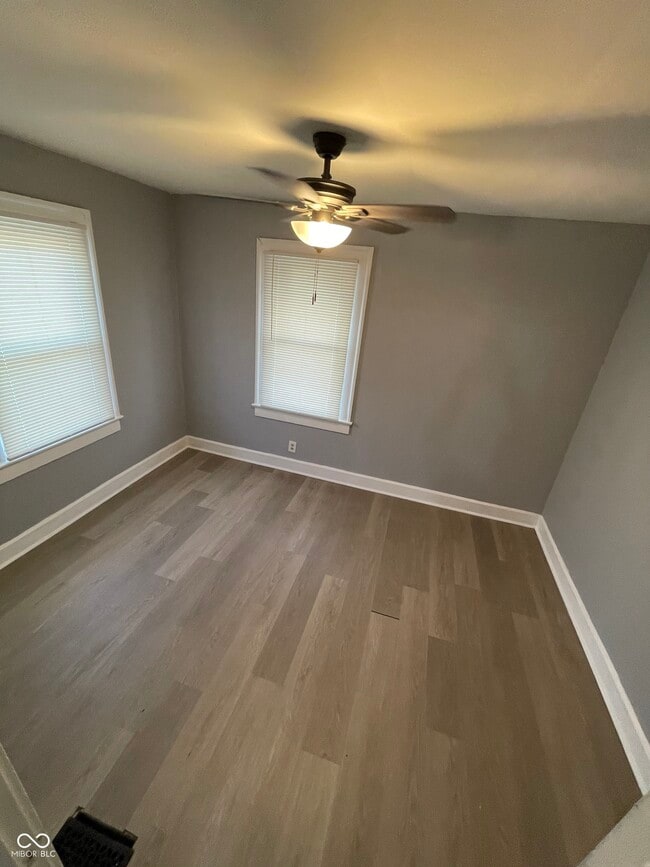 Building Photo - 833 N Emerson Ave